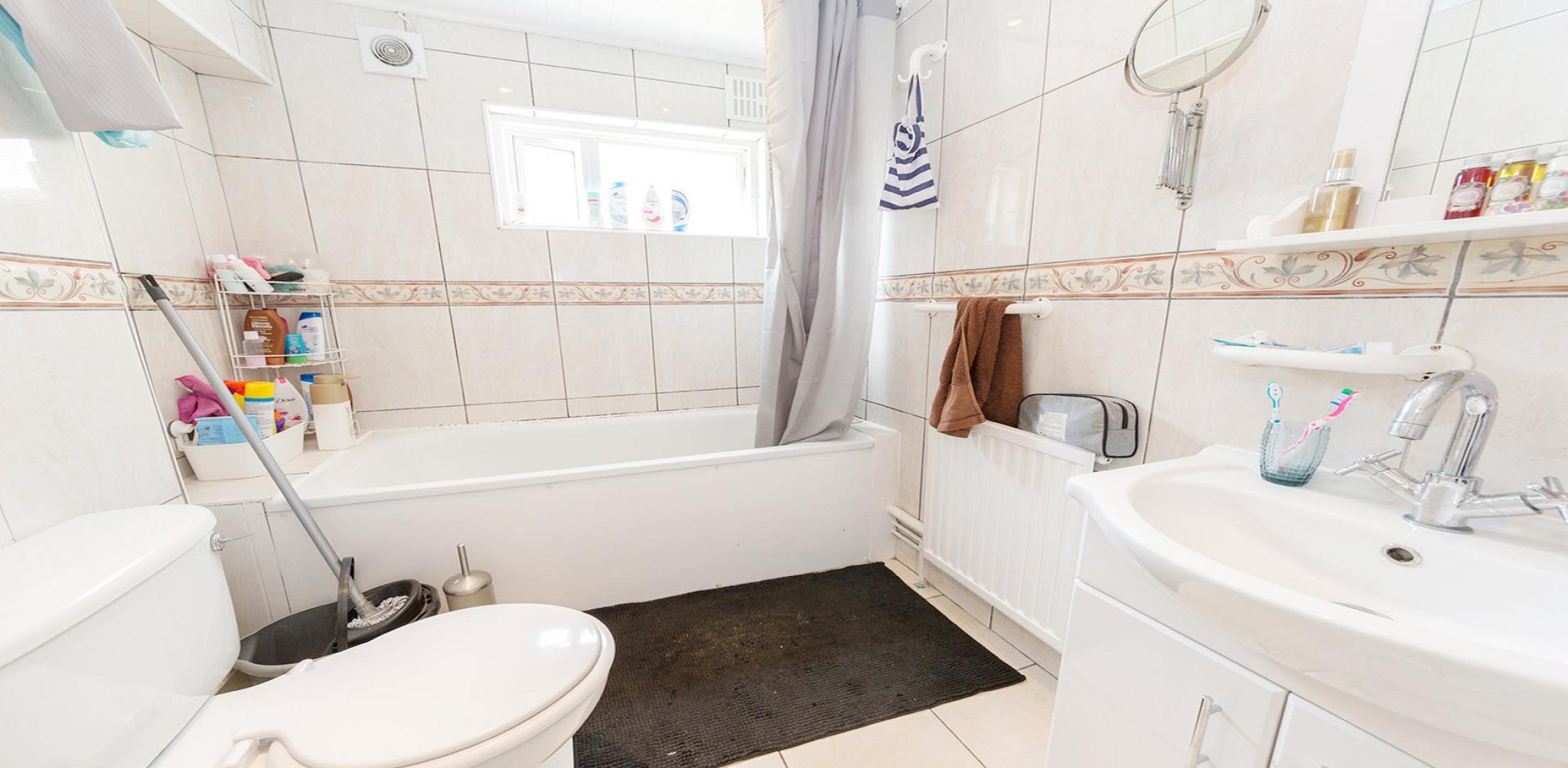 			PRIVATE GARDEN, 1 Bedroom, 1 bath, 1 reception Flat			 Grosvenor Gardens, WILLESDEN GREEN